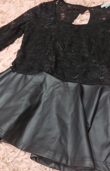 Black Lace & Leather peplum - Picture 2 of 3